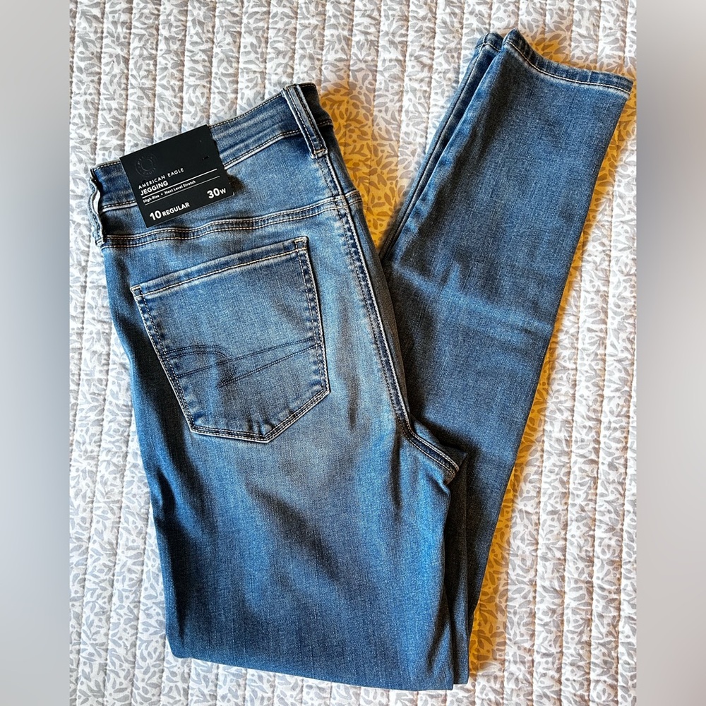 Women’s American Eagle HI-RISE NEXT LEVEL STRETCH JEGGING size 30/10 NWT